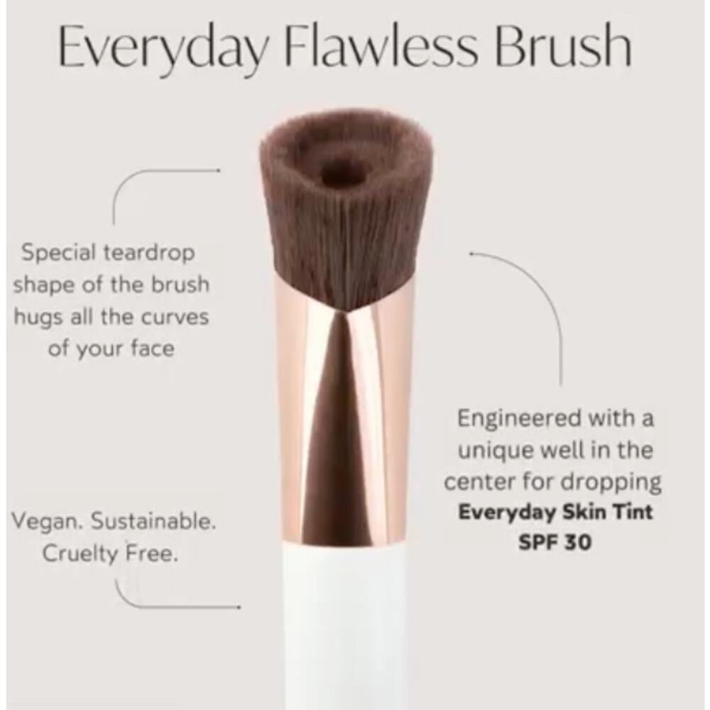 True Botanicals Everyday Flawless Brush*Teardrop hug your face*well in center